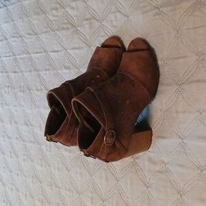 Booties, size 6 1/2M in brown by So.